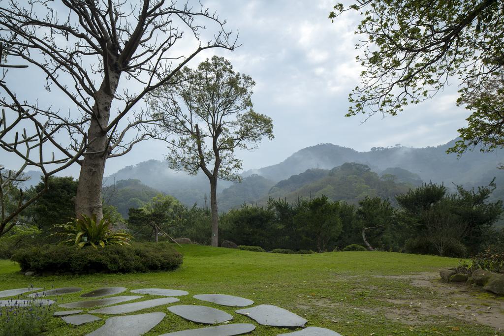 Around The Tree Manor Shitan Exterior foto